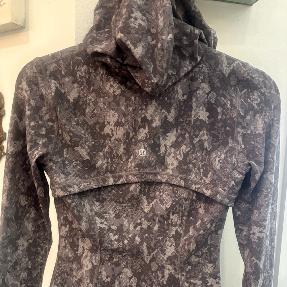 NWOT Lululemon Hideaway Camo Lunar Rock Multi Define Jacket Size 4